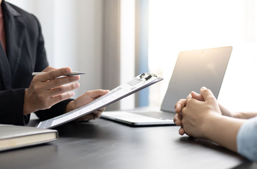 บริการจัดหาพนักงานแบบ Outsource กับ In-House ต่างกันอย่างไร